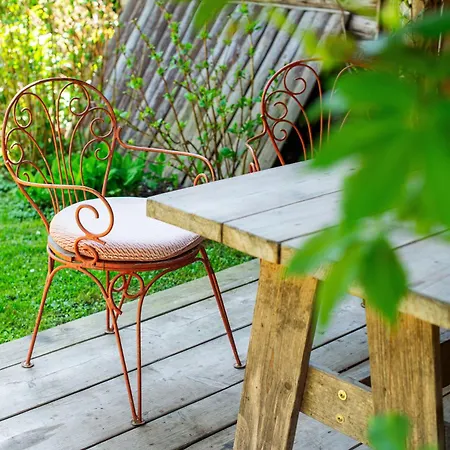 Holiday home House, Garden And A Cat *