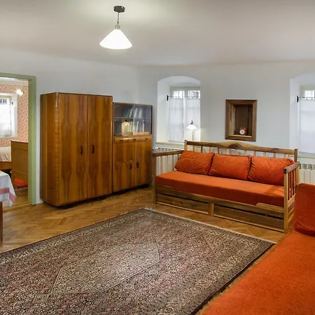 House, Garden And A Cat Блед