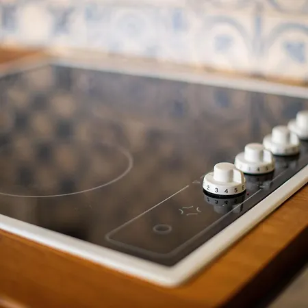 House, Garden And A Cat Nyaraló