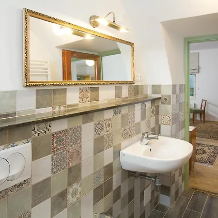 House, Garden And A Cat Nyaraló *