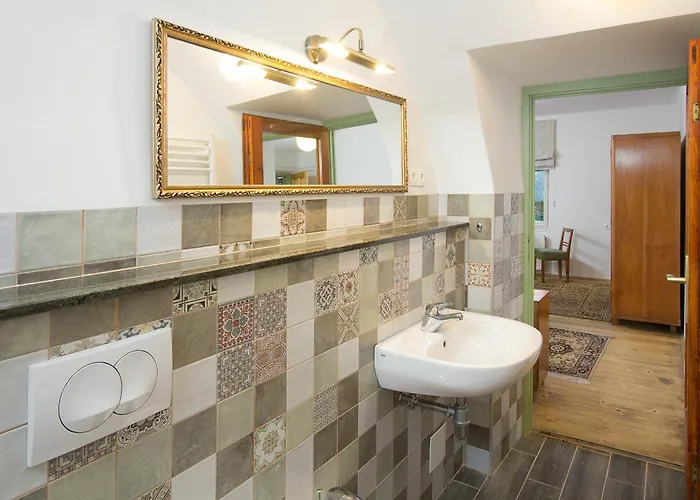 House, Garden And A Cat Prázdninový dům *